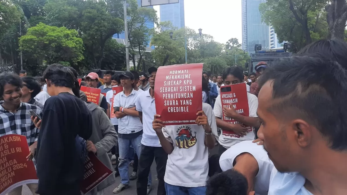Mahasiswa Demo Dukung KPU dan Bawaslu (ist/langitviral.com)