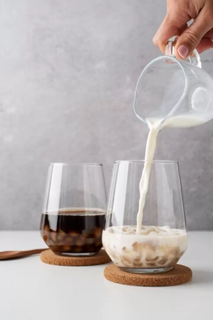 Perbedaan susu evaporasi dan susu cair biasa (freepik.com)