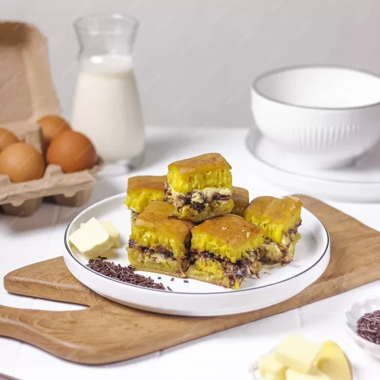 Martabak mini adalah camilan populer yang sering ditemui di berbagai acara atau sebagai hidangan penutup. Berikut ini adalah resep sederhana untuk membuat martabak mini yang lezat di rumah