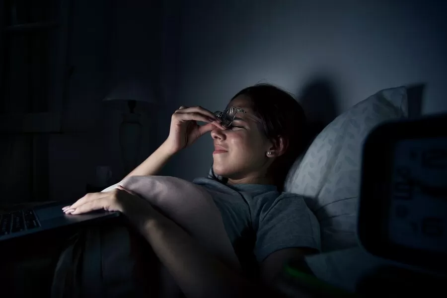, ada beberapa cara alami yang dapat membantu Anda mengatasi insomnia tanpa perlu obat-obatan. Berikut ini adalah beberapa tips yang dapat Anda coba