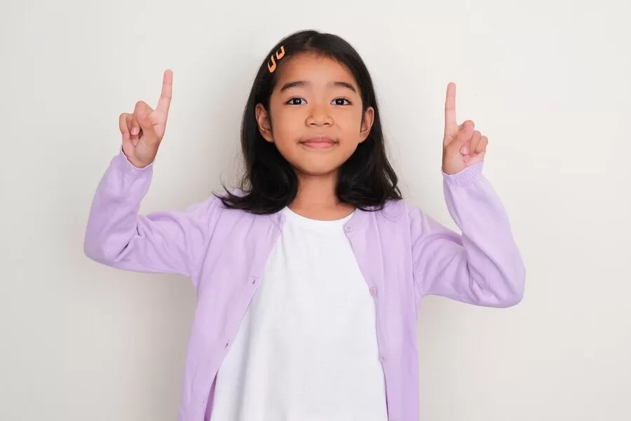 Mengajarkan anak-anak kebiasaan hidup sehat sejak dini adalah investasi penting untuk kesehatan mereka di masa depan. Berikut adalah beberapa tips untuk mengembangkan kebiasaan hidup sehat pada anak.