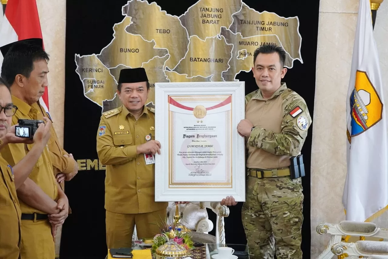 Al Haris Pernah Terima Penghargaan dari Densus 88 Anti Teror Polri