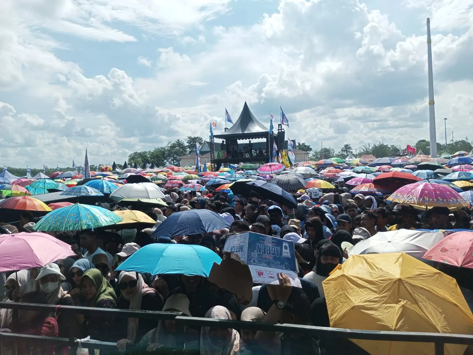 Puluhan Ribu Warga Bungo Hadiri Kampanye Akbar Al Haris-Sani