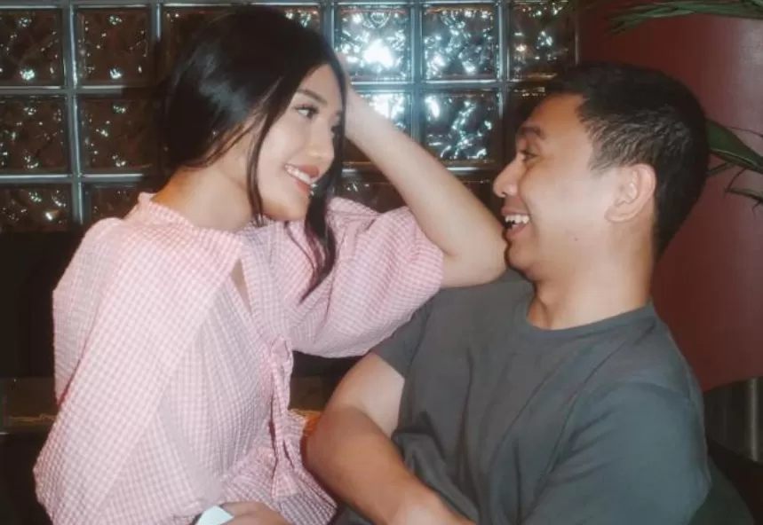 Potret YouTuber Raditya Dika bersama istrinya, Anissa Aziza. (Instagram.com/@raditya_dika)  
