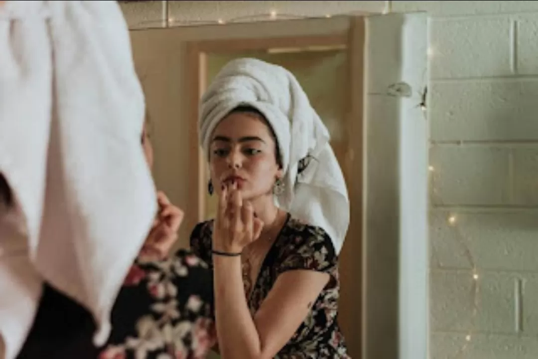 Ilustrasi rekomendasi paket skincare untuk atasi masalah kulit. (Unsplash.com/@KevinLaminto)  