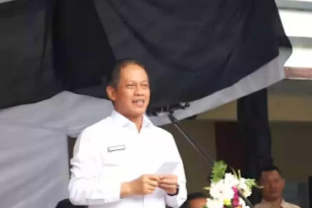 Menteri Lingkungan Hidup(LH)/Kepala Badan Pengendalian Lingkungan Hidup, Hanif Faisol Nurofiq, siap lakukan penegakan hukum terkait penyebab banjir Bali. (instagram/haniffaisolnurofiq)   