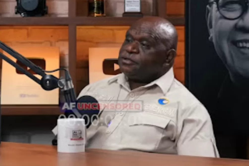 Menteri HAM ungkap beberapa alasan dirinya tidak terkena reshuffle Prabowo. (Tangkapan layar YouTube Akbar Faizal Uncensored)  