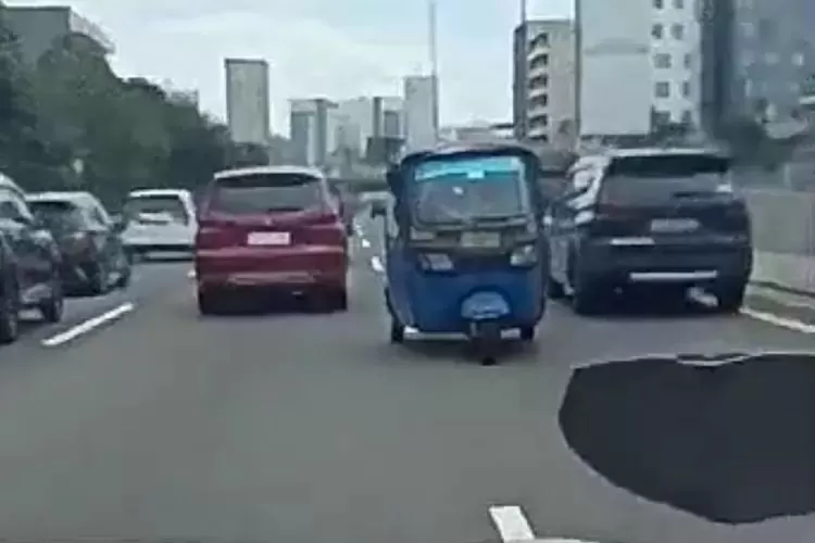 Aksi NeKat Bajaj Banting Stir Lawan Arah Di Tol Jakarta-Tangerang ...