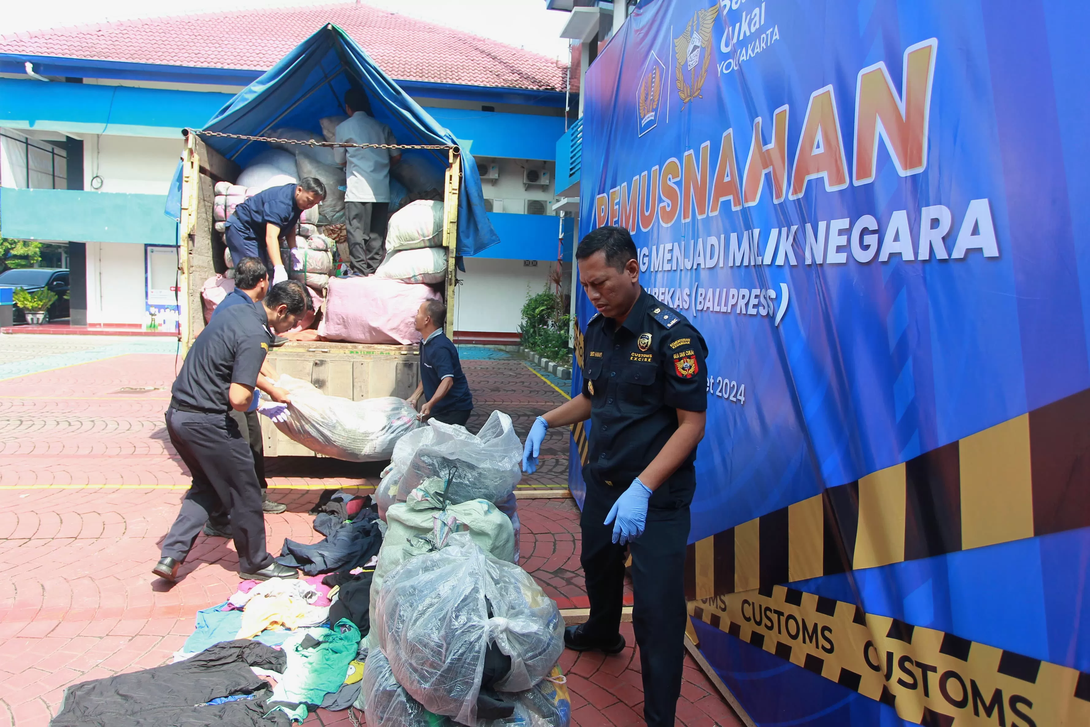 Bea Cukai Yogyakarta Musnahkan Pakaian Bekas Impor Senilai Ratusan Juta Radar Jogja 