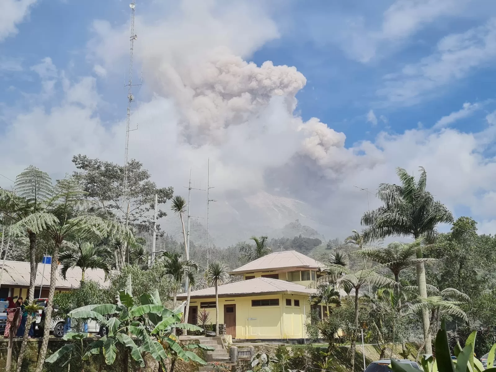 Gunung Merapi Muntahkan Awan Panas Guguran, Sebanyak 7 Desa Di Magelang ...