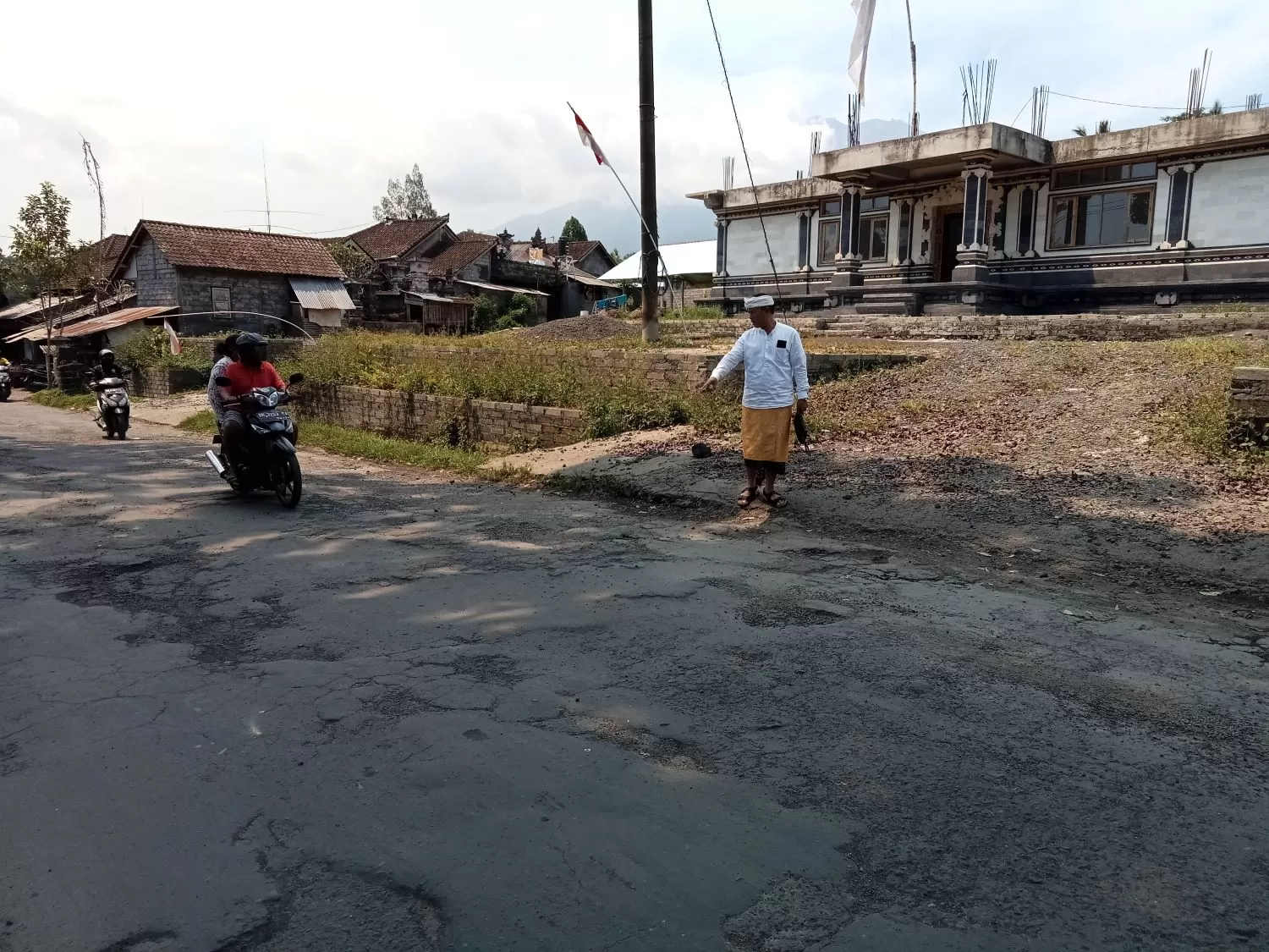 Ada Jalan Rusak Bertahun-tahun Di Jalur Menuju Pura Agung Besakih Dari ...