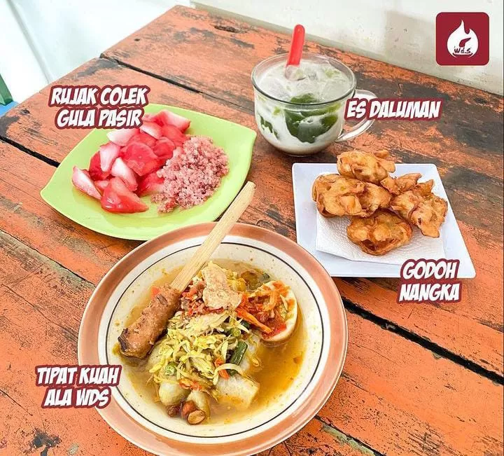 Menikmati Kuliner Tradisional Di Warung Dong Soka Spesialis Rujak Dan