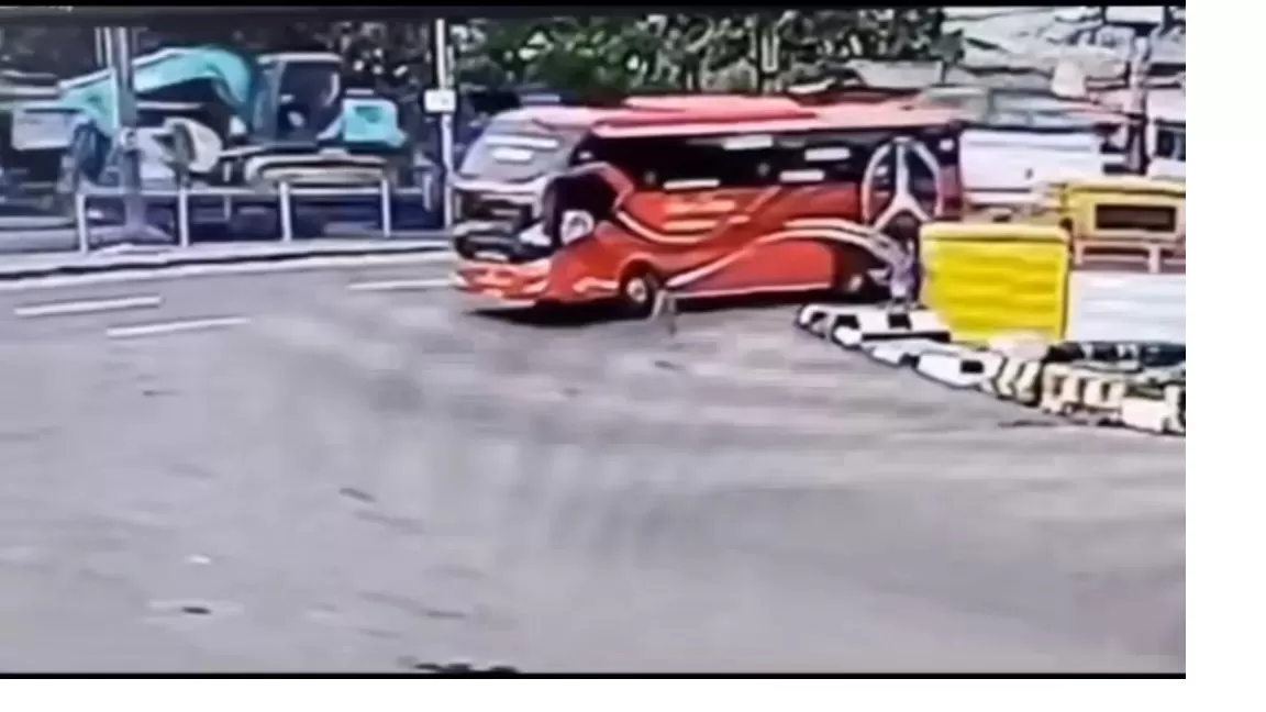 Tragis! Bocah Berusia 5 Tahun Tewas Tergilas Bus Saat Berburu Klakson ...