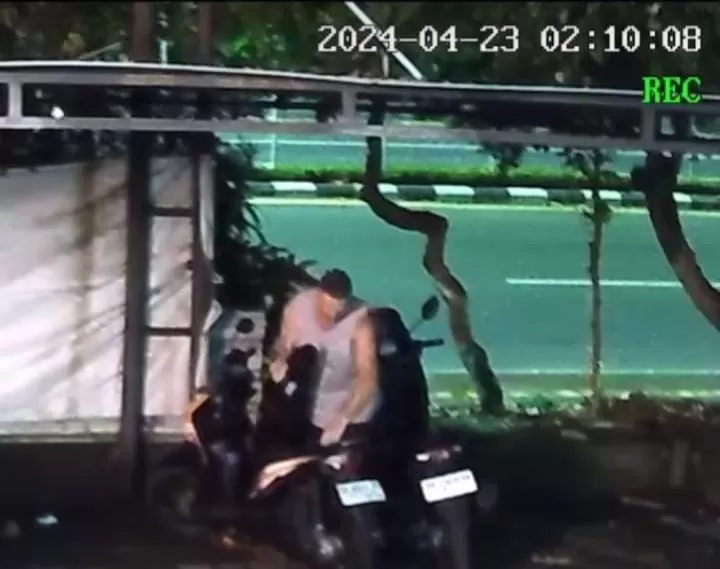 VIRAL Di Bali! Hendak Curi Bensin, Oknum Bule Terekam CCTV Rusak Jok ...