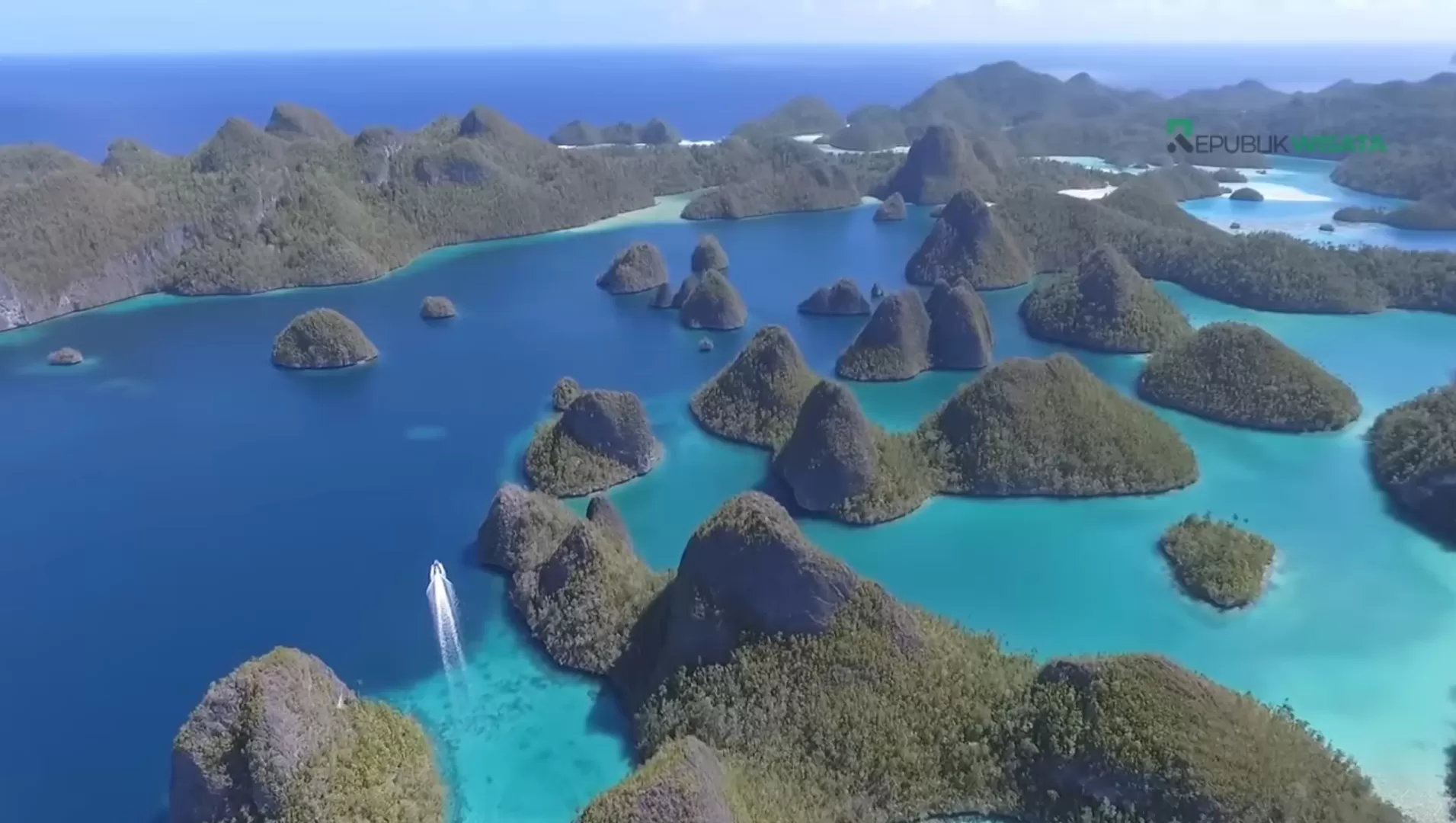 Bukan Di Bali, Pesona Bahari Raja Ampat Bagai Surga Tersembunyi Di ...