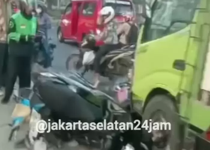 Begini Kronologi Truk Muatan Hebel Tabrak 7 Pemotor Yang Lawan Arah Di ...