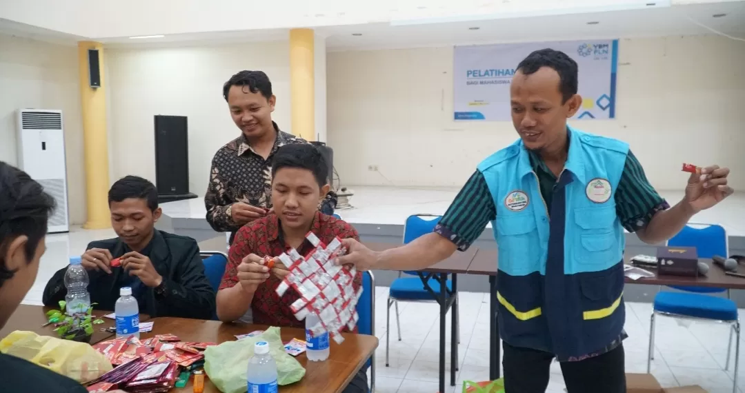 Kreatif! PLN UIK Tanjung Jati B Jepara Latih Mahasiswa Hasilkan Karya ...