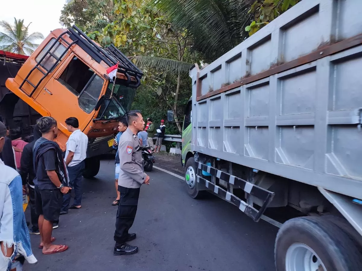 Duh, Terulang Terus! As Roda Truk Patah Di Tanjakan, Jalan Nasional ...