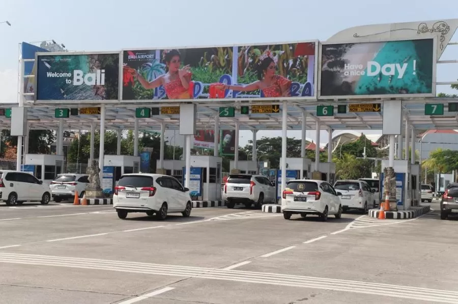 Sepekan Pasca Uji Coba Parkir Non-Tunai Di Bandara, Pengguna Kartu Uang ...