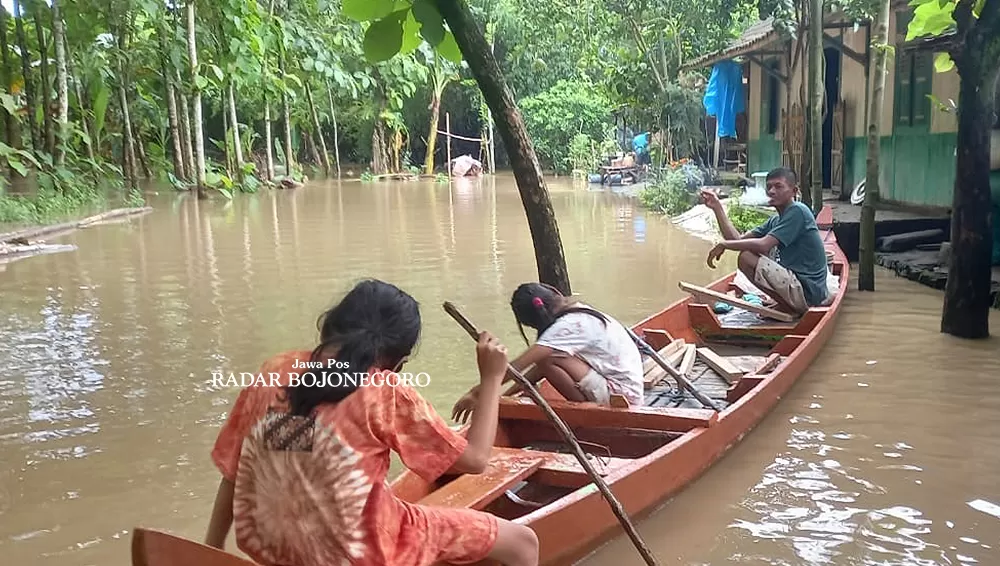 Bengawan Solo Meluap, Puluhan Rumah Terendam - Radar Bojonegoro