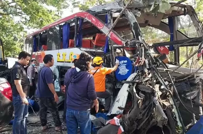 Saksi Mata Ungkap Detik-Detik Kecelakaan Maut Bus Eka Vs Sugeng Rahayu ...