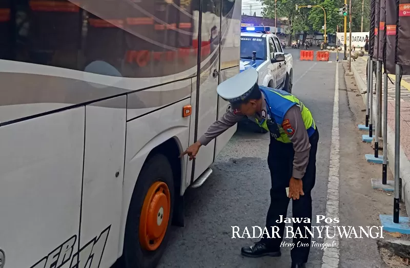 Hendak Ke Pasar, Diserempet Bus Pariwisata, Pasutri Asal Banyuwangi Ini ...