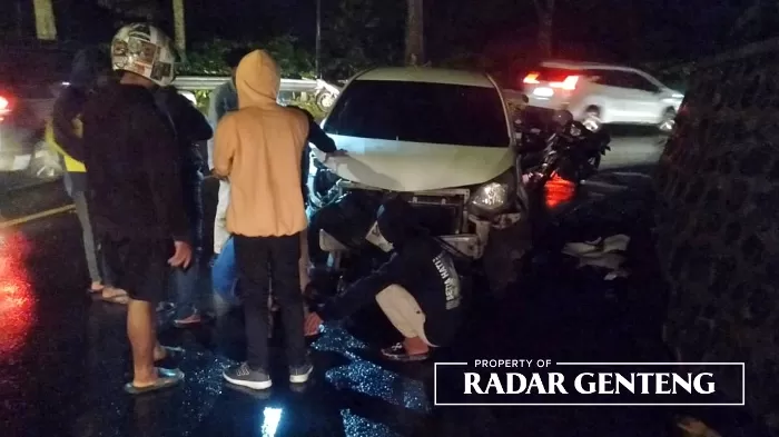 Tabrakan Beruntun Di Jalur Gumitir Libatkan Tiga Mobil, Untung Tak Ada ...