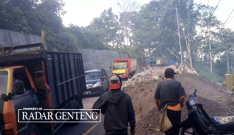 Perbaikan Titik Longsor Jalur Gumitir Terus Dikebut, Ditarget Selesai ...