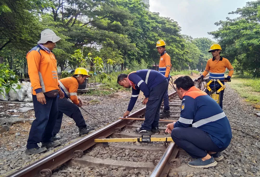 Masuk Musim Hujan, PT KAI Daop 8 Surabaya Petakan Potensi Risiko Jalur ...