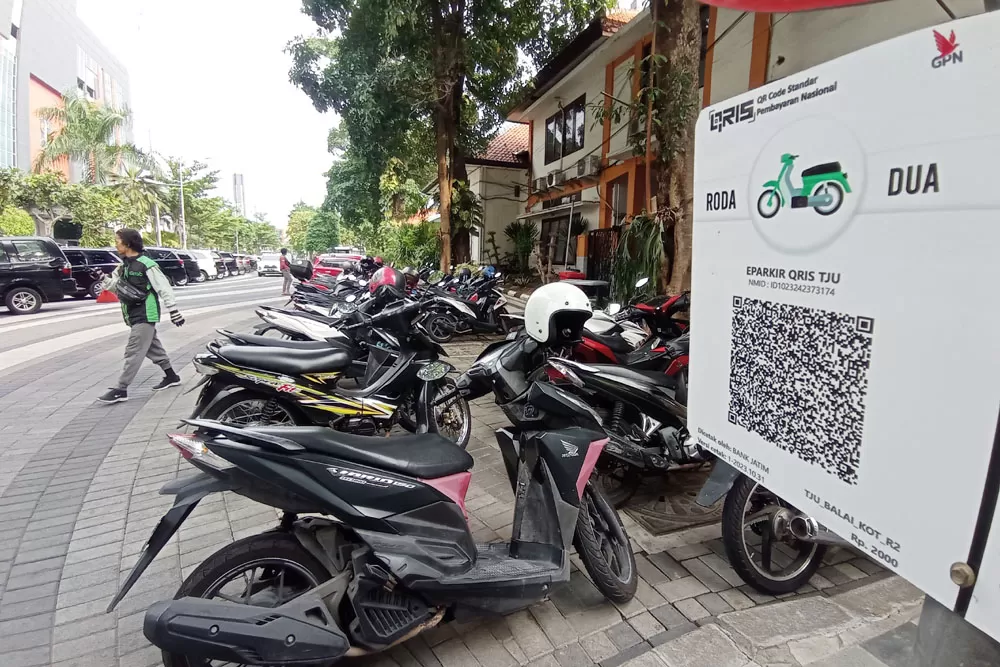 Dishub Surabaya Gandeng Perbankan Uji Coba Barcode QRIS Parkir Di 5 ...