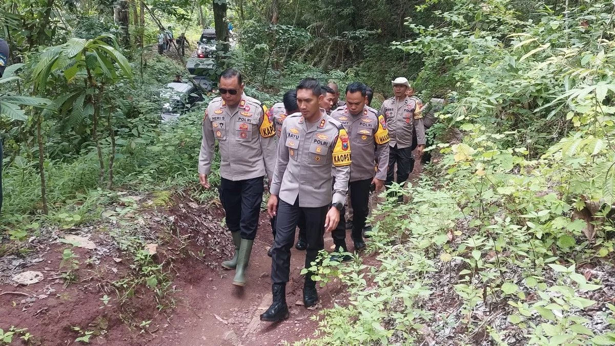 Kapolres Jember Cek Jalur Pengiriman Logistik Pakai Kuda, Cek TPS ...