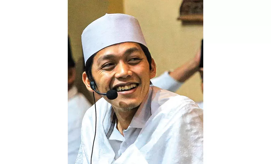 Gus Iqdam, Dikenal Lewat Istilah Dekengane Pusat, Kerap Berdakwah Soal ...