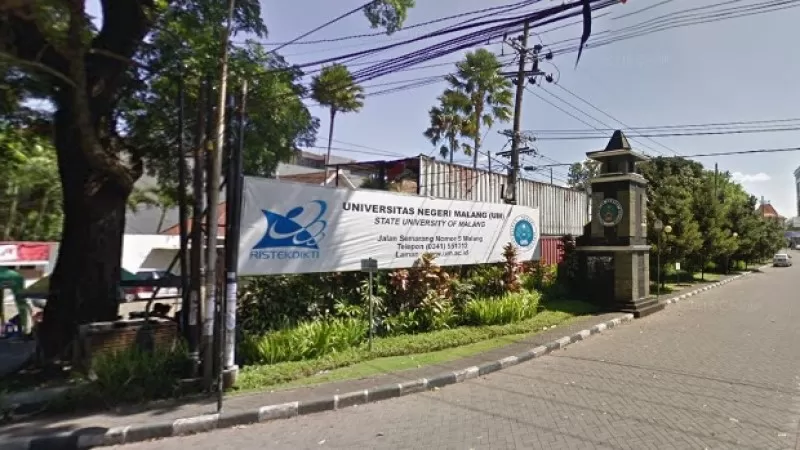 Gerbang masuk Universitas Negeri Malang (UM) di Jalan Semarang.