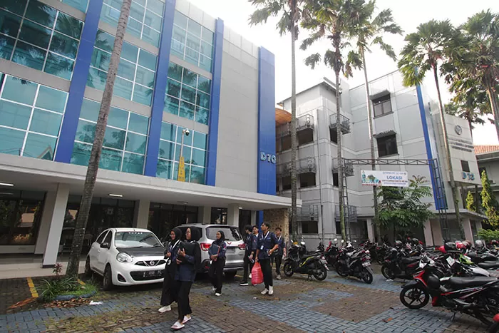 Fakultas Ekonomi UM menjadi salah satu tempat UTBK SNBT 2024 (Satria Cahyono/Radar Malang)