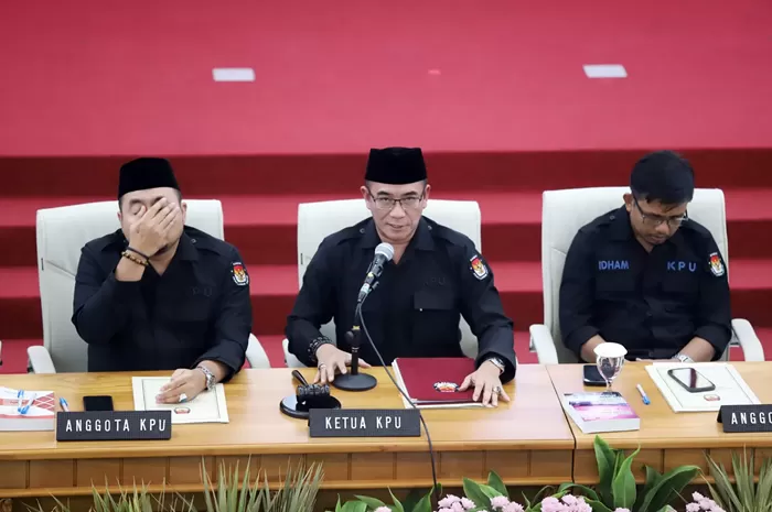 Kronologi Kisah Kelam Tindakan Asusila Ketua KPU RI - Radar Mojokerto