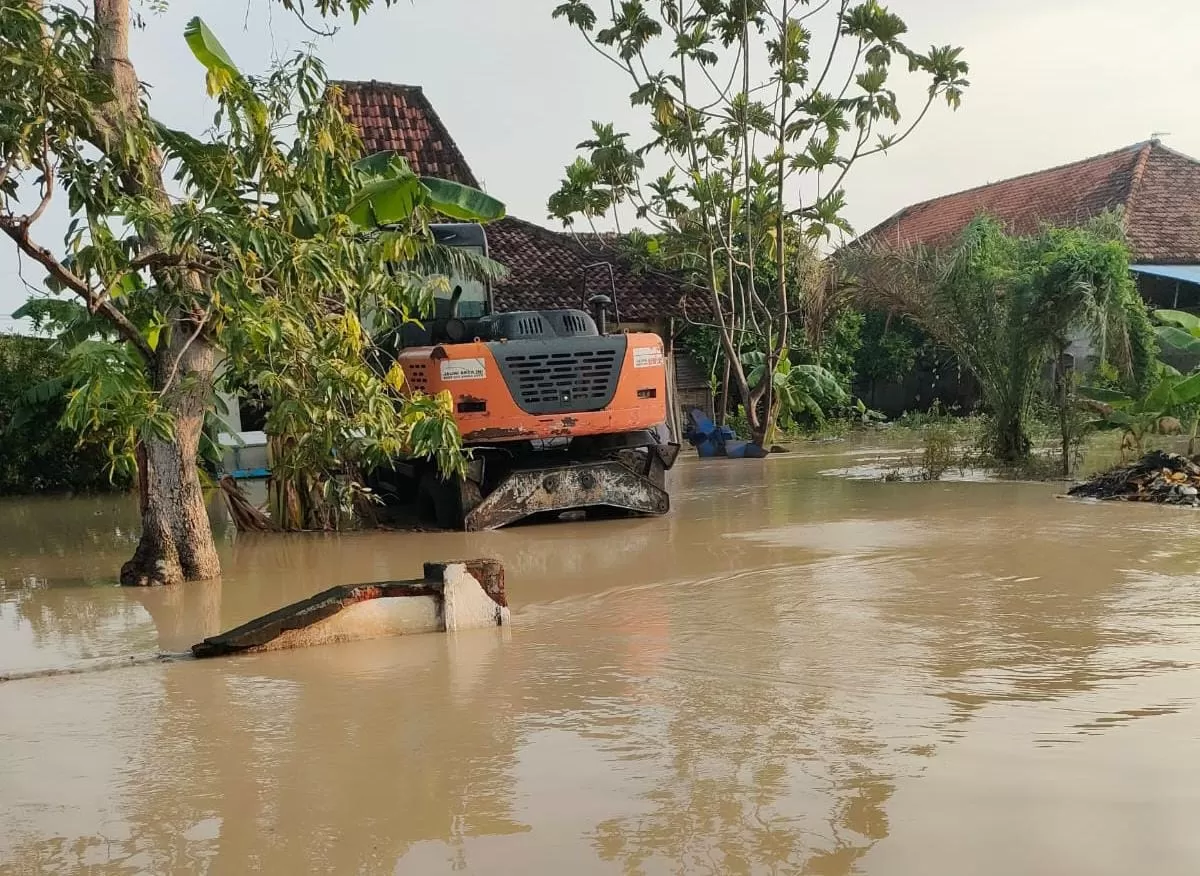 Jelang Akhir Tahun, Kali Lamong Meluap, Enam Desa Di Balongpanggang ...