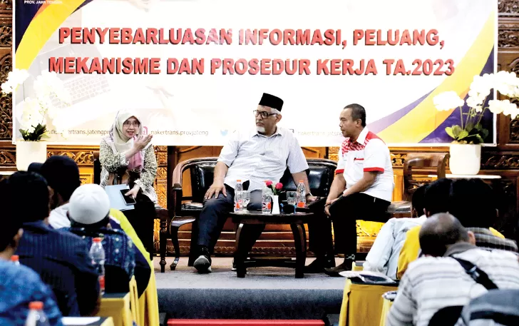 Wakil Ketua DPRD Jawa Tengah, Quatly A. Alkatiri menjadi pembicara dalam giat Penyebarluasan Informasi, Peluang, Mekanisme, dan Prosedur Kerja TA 2023 di Solo, Minggu (26/11). (M.IHSAN/RADAR SOLO)