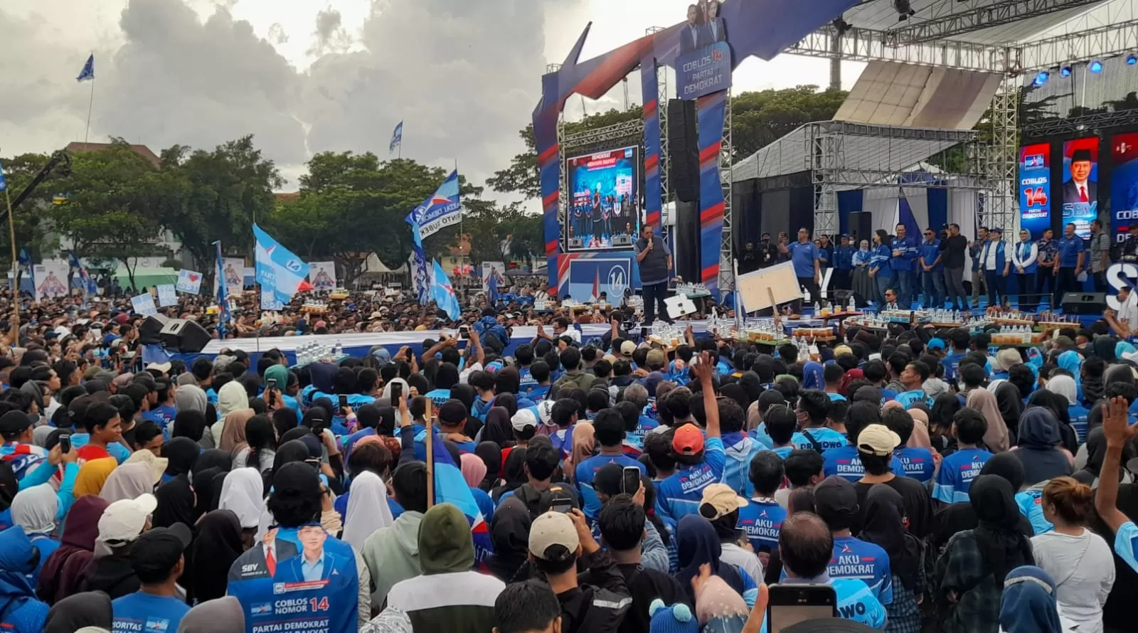 Kampanye Terbuka Di Karanganyar, SBY: Partai Demokrat Pantang Lihat ...