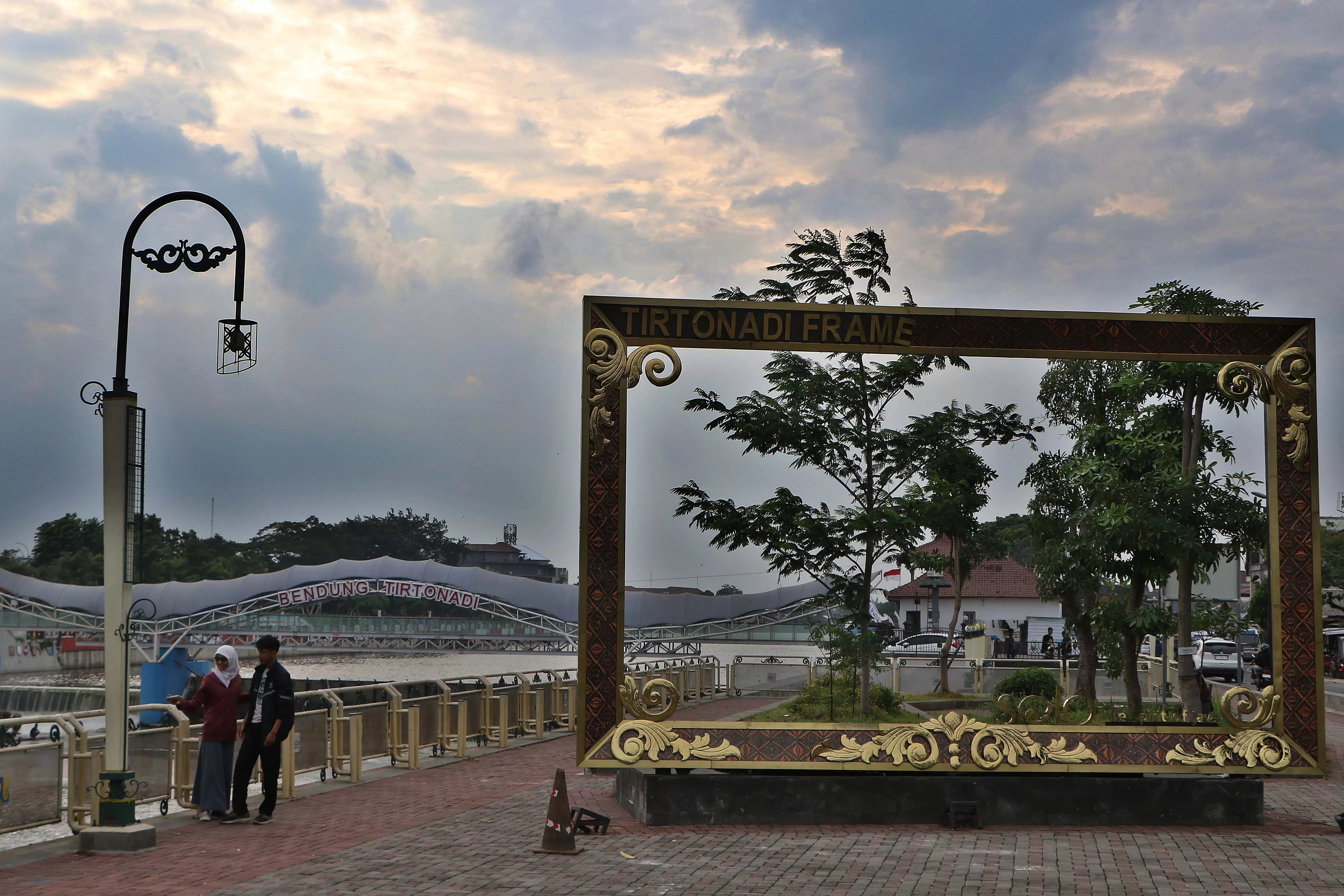 Ngabuburit Sambil Berburu Sunset Di Taman Bendungan Tirtonadi Solo Ini