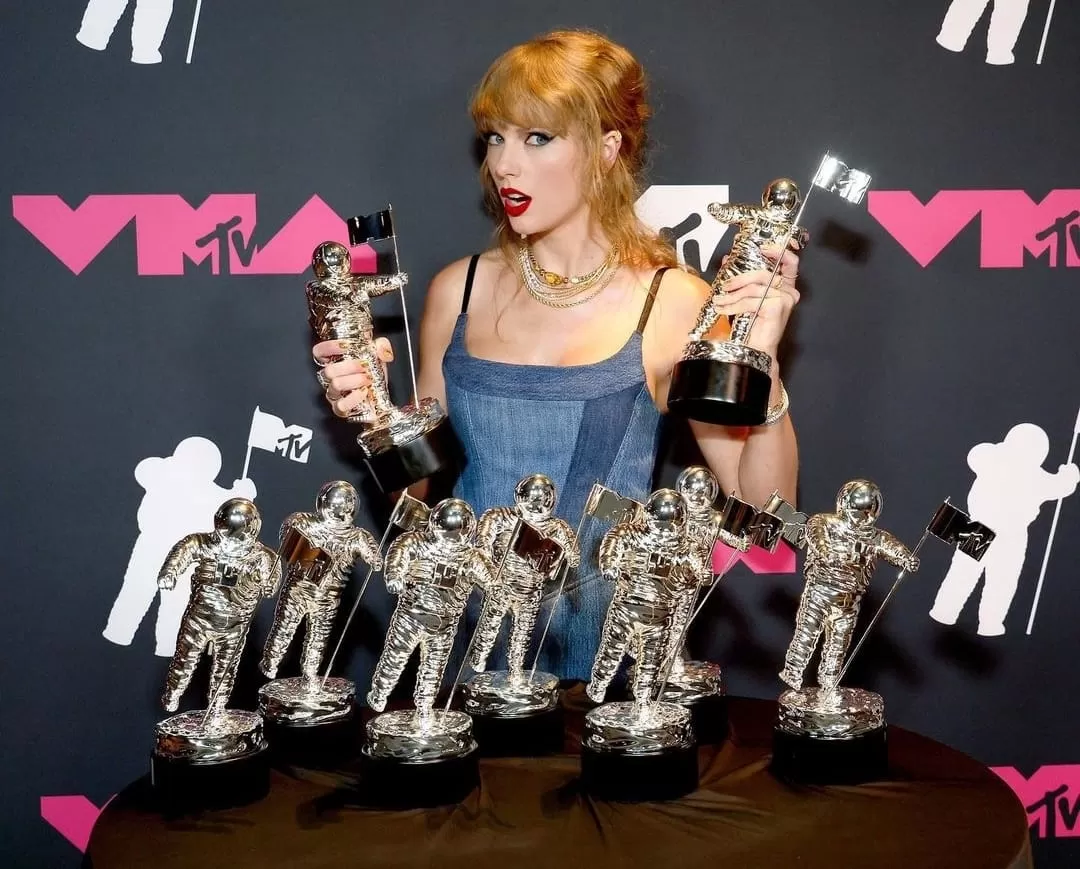 Taylor Swift Borong 9 Piala di MTV Video Music Awards 2023 Radar Sidoarjo