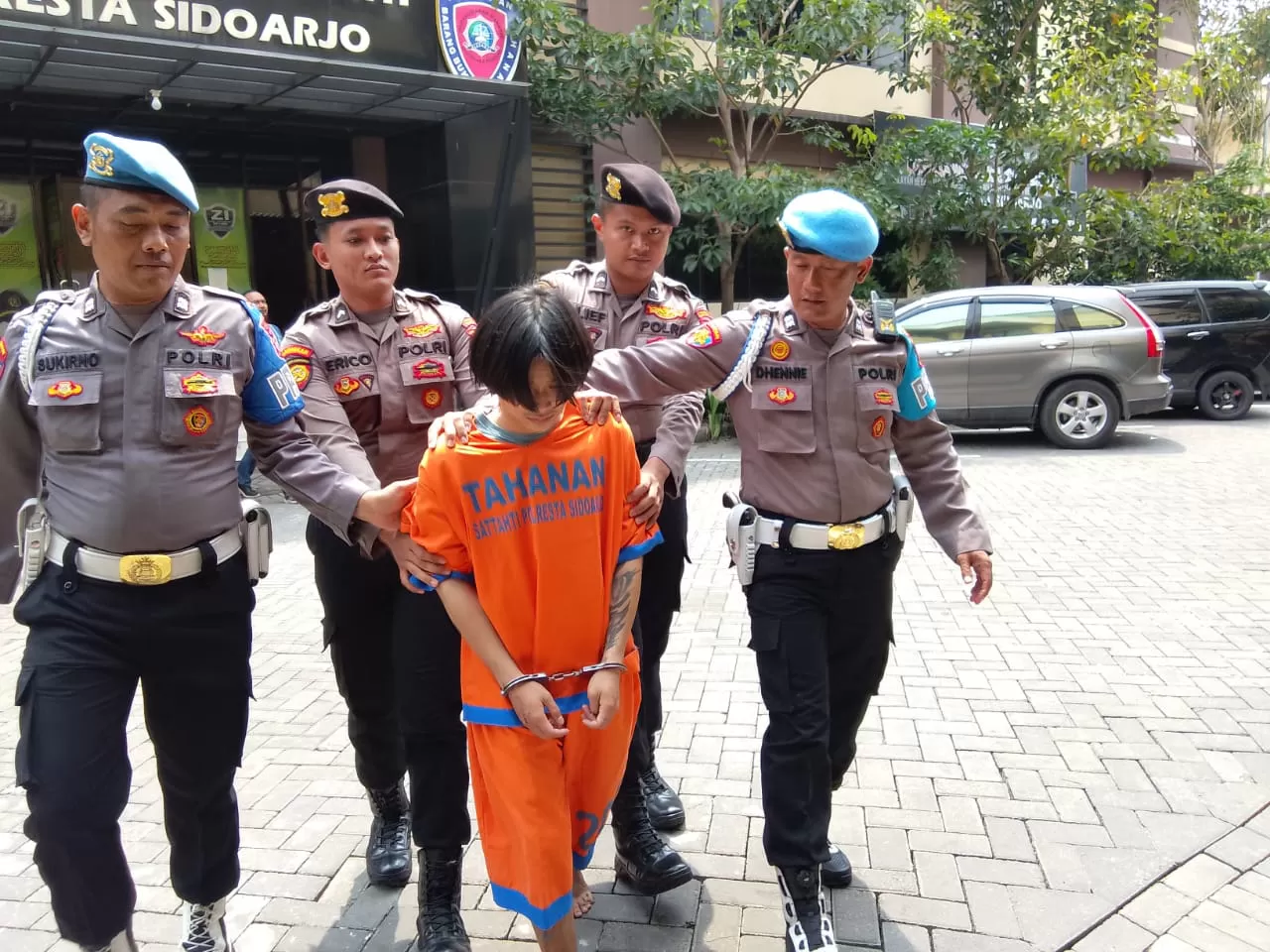 Bawa Samurai Dan Celurit, Empat Gangster Di Sidoarjo Dibekuk - Radar ...