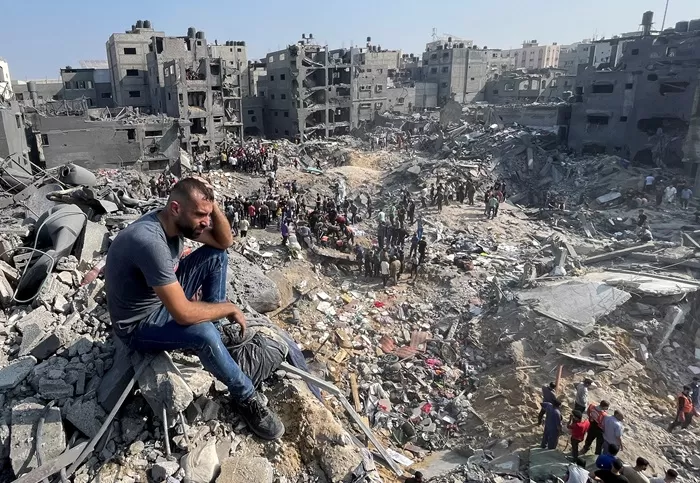 Israel Meluncurkan Rudal Ke Kamp Pengungsian Di Jalur Gaza: RS ...