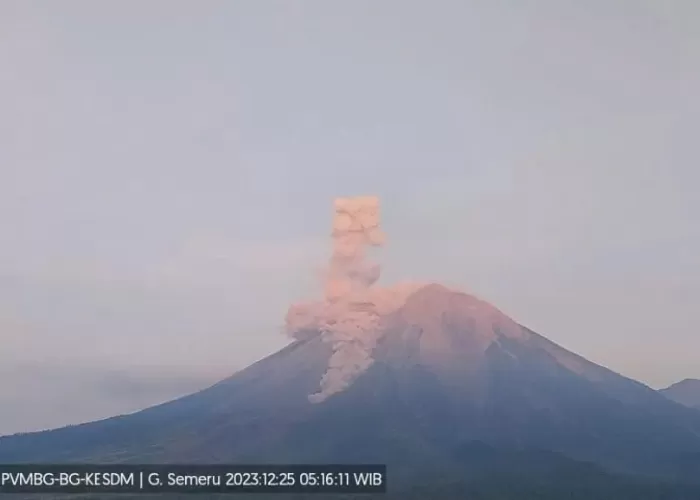 Level Siaga, Gunung Semeru Kembali Erupsi Dengan Letusan Capai 1.000 ...