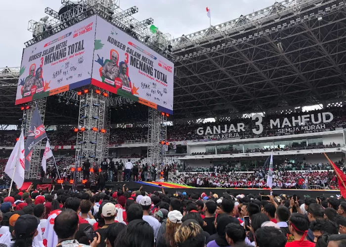 Ganjar-Mahfud Tiba Di Kampanye Akbar Di GBK, Massa Serentak Lantunkan ...