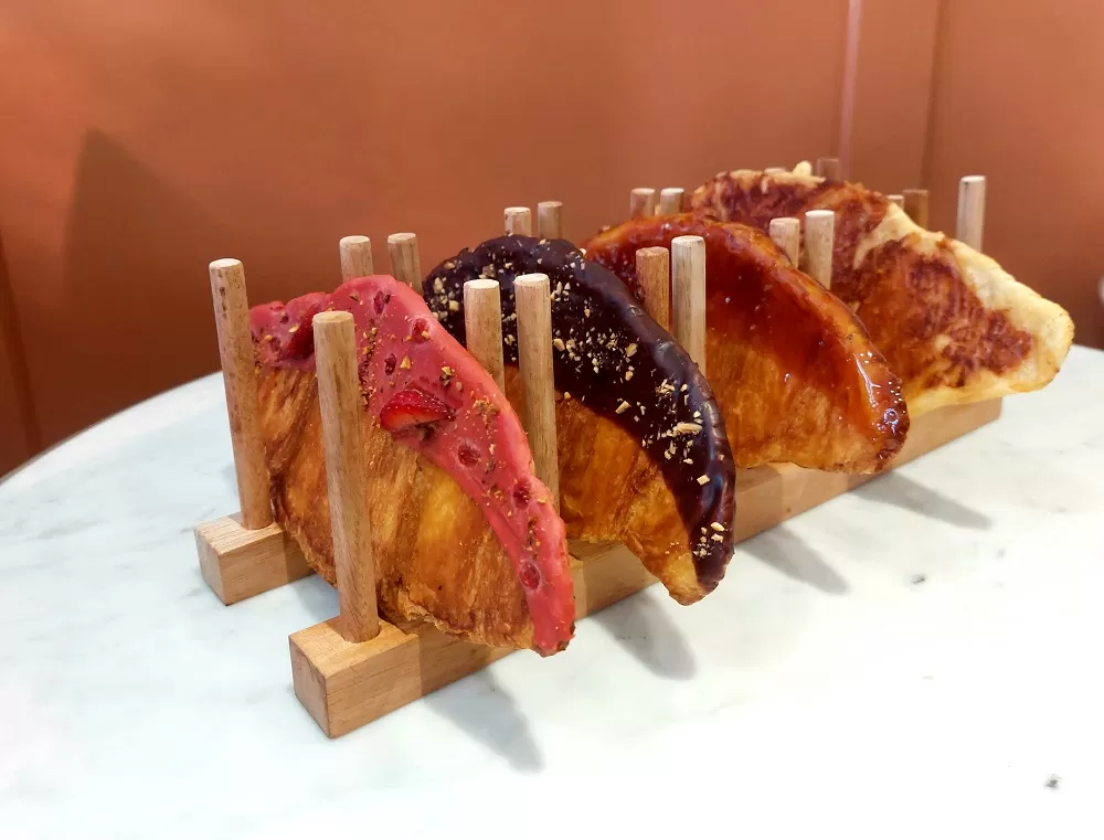 Agak Nyeleneh, Croissant Penyet Viral di Prancis Kini Ada di Indonesia -  Indozone Food