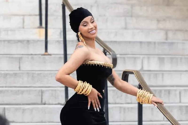 Wajah Cardi B Disiram Air Oleh Penonton Saat Tampil Manggung, Tren ...