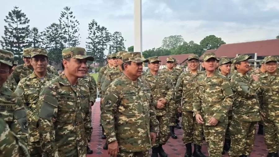 Tampil Gagah, Momen Anggota Kabinet Merah Putih Kenakan Seragam Loreng Saat  Retret di Akmil Magelang - SigiJateng.id