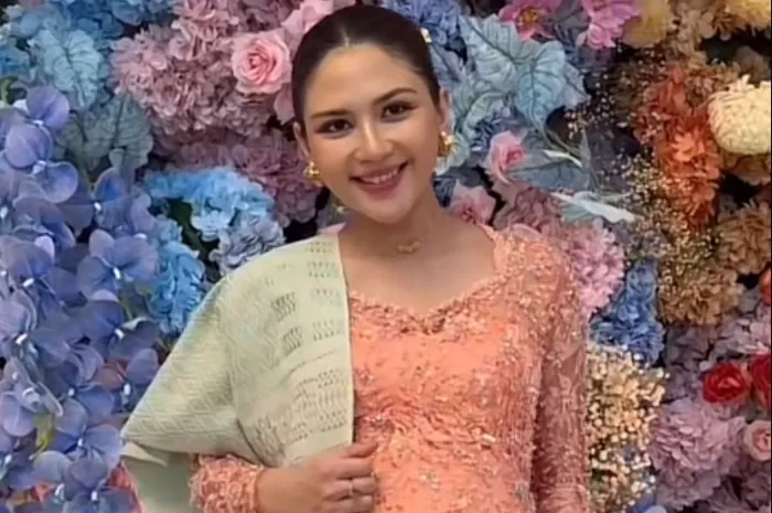 Pesona Jessica Mila Dalam Balutan Kebaya Di Tradisi Mambosuri Anak ...