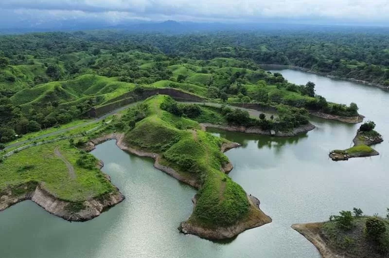 Wisata Unik Waduk Bajulmati di Situbondo, Ada Spot Foto Eksotis Ala Raja  Ampat Versi Jawa Timur - Nawacita Post