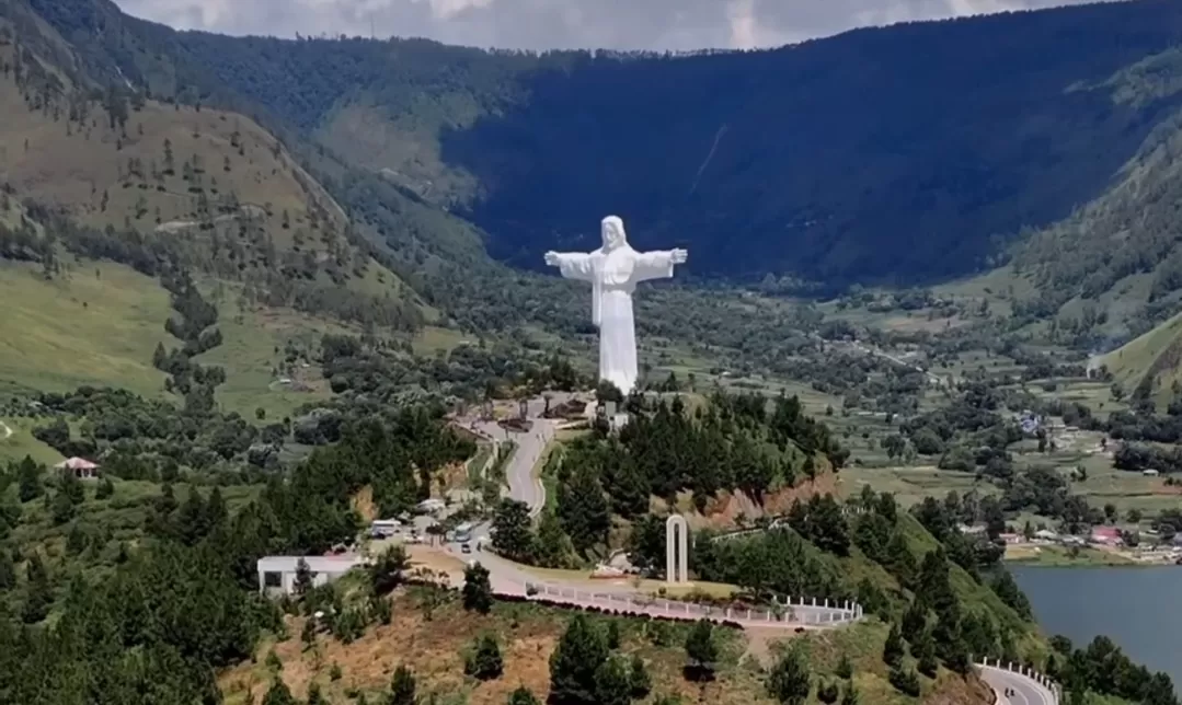 Keindahan Jalan Berliku di Bukit Sibea Bea dan Ikon Patung Yesus Tertinggi  di Dunia - Teritorial 24